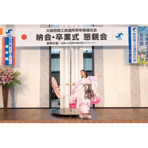 昼夜問わず老若男女楽しんで頂けるポールダンスショー