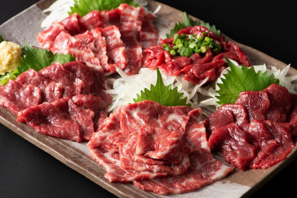 自社牧場育ち　ふじ馬刺し