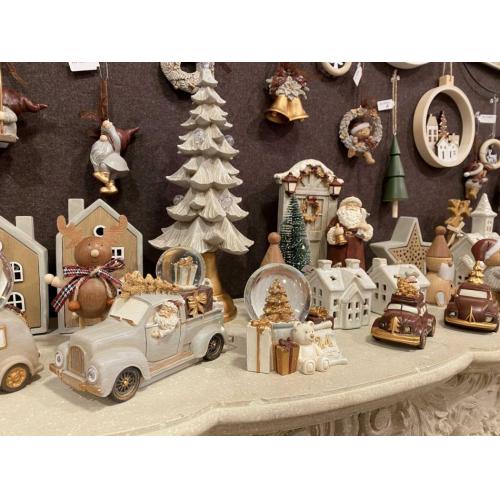クリスマス雑貨商品を得意とした輸入メーカーです。オリジナル商品も生産できます。